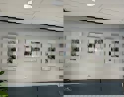 Drie schilderijen aan de muur