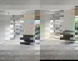 Lege woonkamer met grote ramen