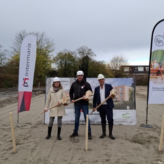 Iphigenia Westphal, Menso Oosting en Pascal Verkroost slaan symbolisch eerste paal in de grond